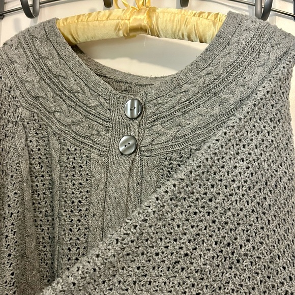 Croft&Barrow Grey Scoop Neck two button 3/4 sleeve woven sweater Size 2X - Picture 5 of 7